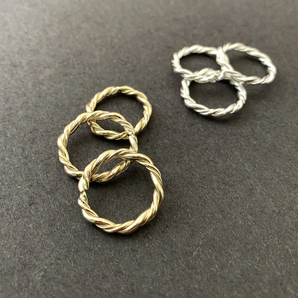 ANILLO TORCIDO | ENCHAPE ORO Y ENCHAPE PLATA 2