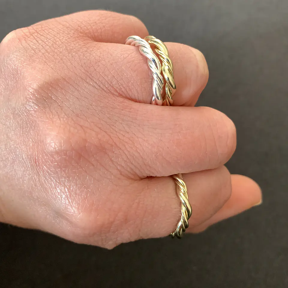 ANILLO TORCIDO | ENCHAPE ORO Y ENCHAPE PLATA 3