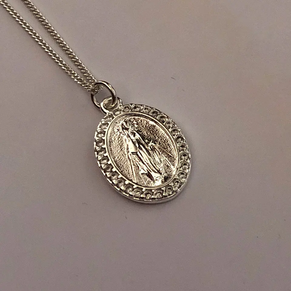 Colgante virgen de los rayos brillos | BAÑO ORO Y BAÑO PLATA 4