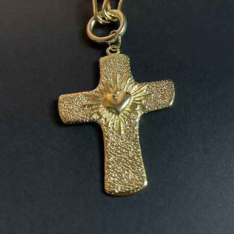 Colgante Cruz Corazón Rayos XL | BAÑO ORO
