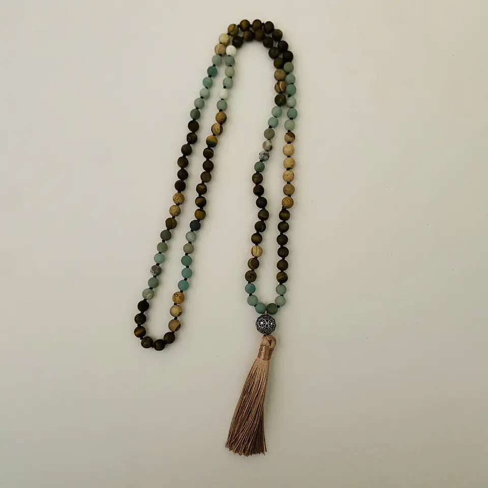 COLLARES LARIAT 4