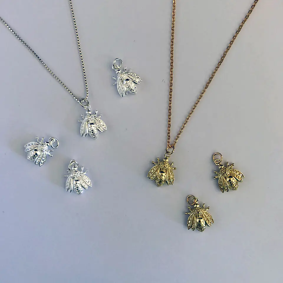COLGANTE ABEJA | BAÑO ORO Y BAÑO PLATA 1
