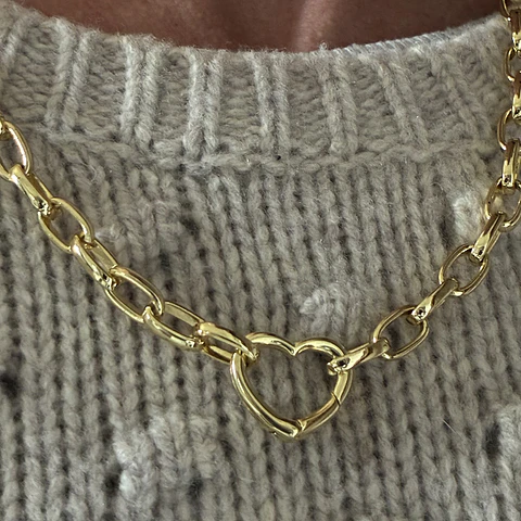 COLLAR CADENA GRUESA CONECTOR CORAZÓN | ENCHAPE ORO