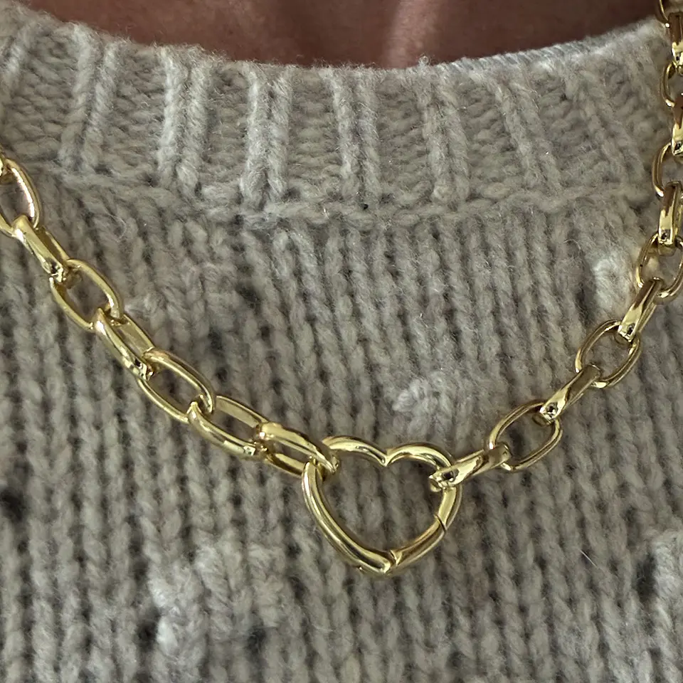 COLLAR CADENA GRUESA CONECTOR CORAZÓN | ENCHAPE ORO 1