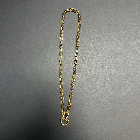 COLLAR CADENA GRUESA CONECTOR CORAZÓN | ENCHAPE ORO