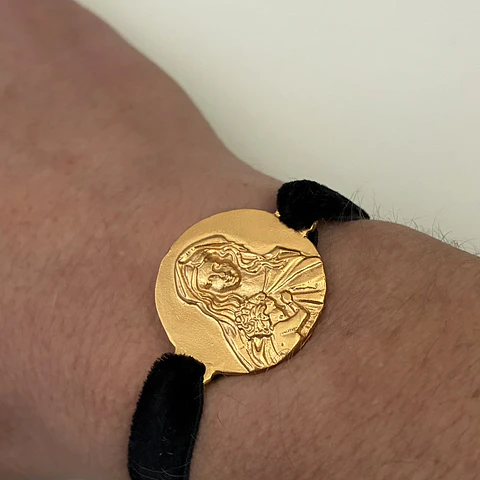 PULSERAS VELVET VIRGEN DE LA ALEGRÍA | ENCHAPE ORO
