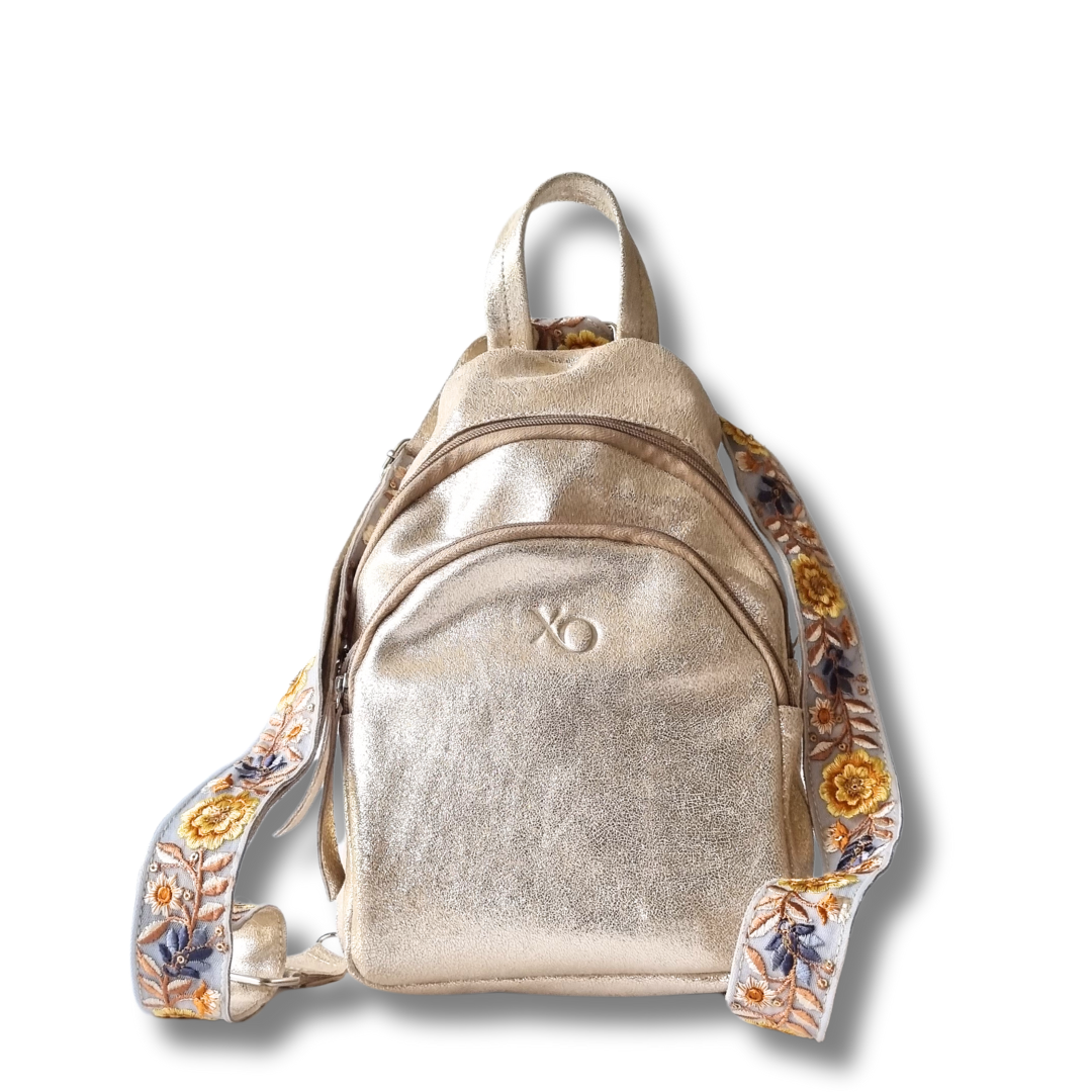 Estocolmo Mochila Transformable Bandolera Cuero Dorado