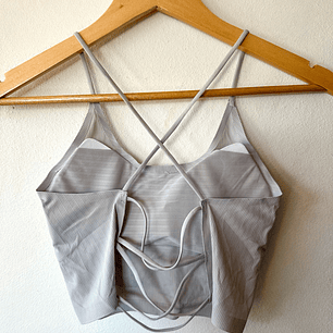 Peto deportivo con espalda descubierta