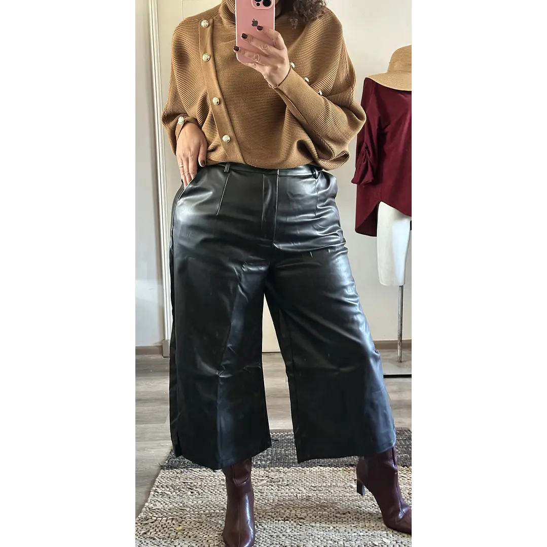 Pantalon Ecocuero corto 5