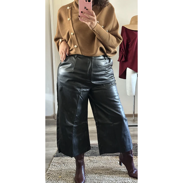 Pantalon Ecocuero corto 5