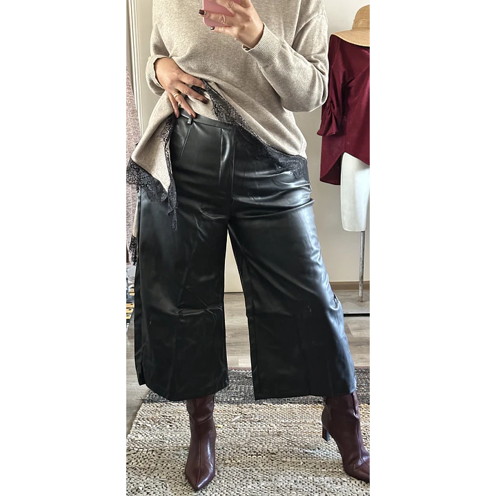 Pantalon Ecocuero corto 6