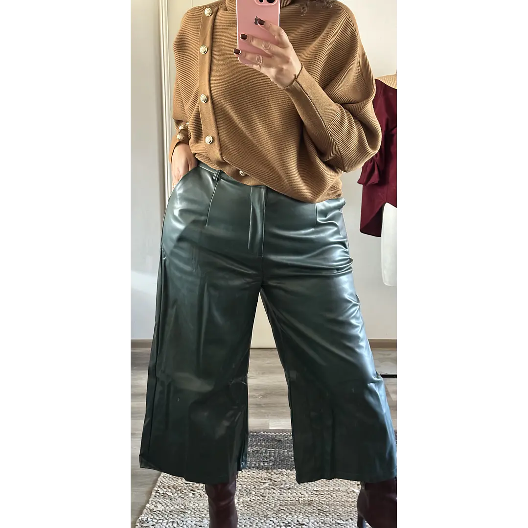 Pantalon Ecocuero corto 7