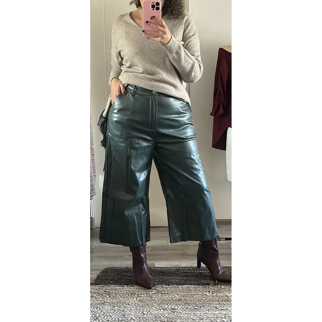 Pantalon Ecocuero corto 8