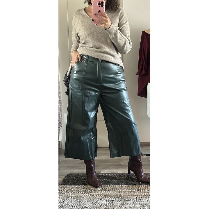 Pantalon Ecocuero corto 8