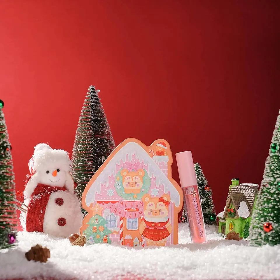 Paleta de Sombras e Iluminador Kevin & Coco Edición Navideña – Casita de Jengibre 