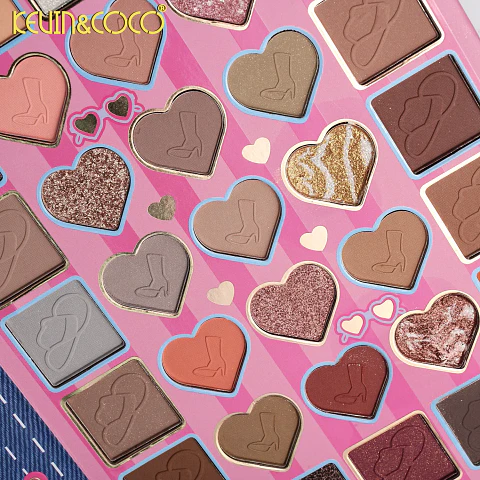 Paleta de sombras kevin&coco 82 colores 