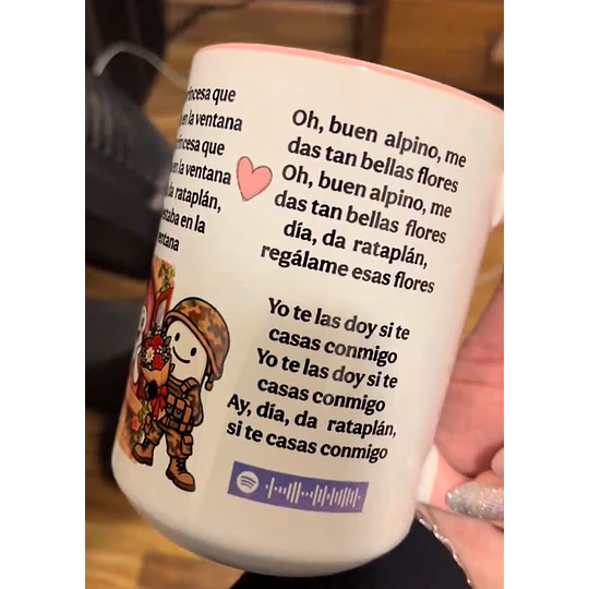 Diseños Plantilla Tazas Eran tres alpinos venian de la gerra ay dia da rataplán que venian de la gerra Flork meme Deformito Sublimacion Png 