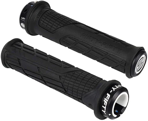 Puño Fifty-Fifty Black Single Look-on