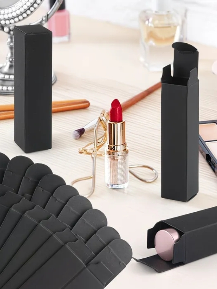 CAJA PARA LABIALES O PERFUMEROS 2X2X8.5 CMS NEGRA Y KRAFT 2