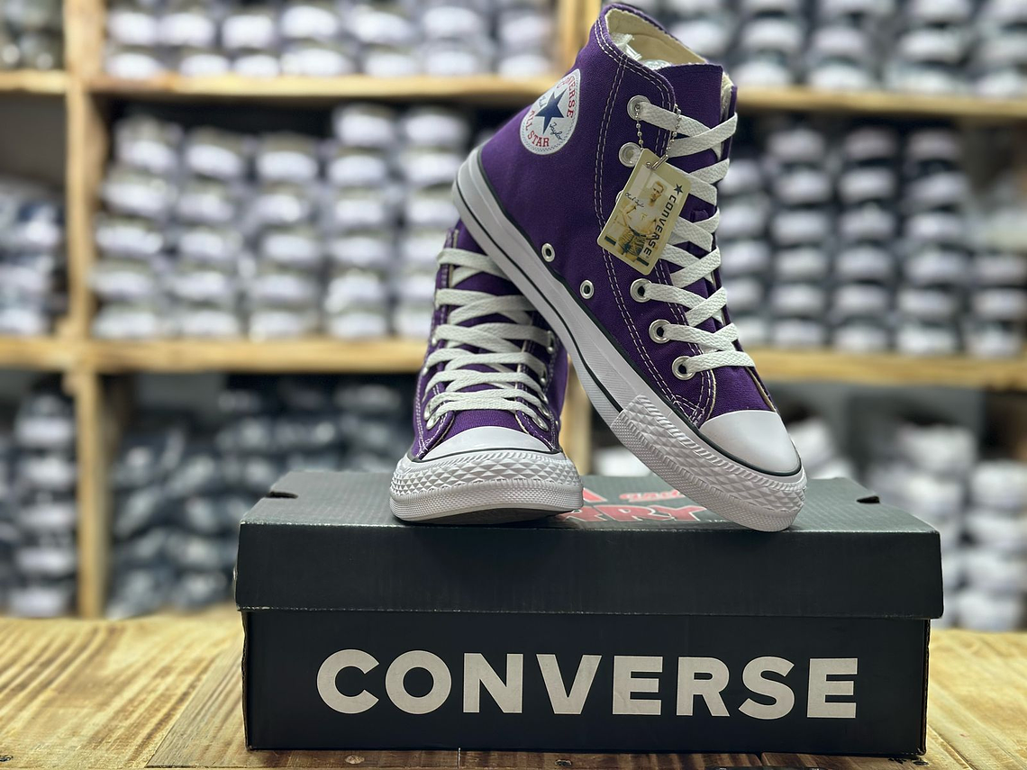 BOTA CONVERSE CHUCK TAYLOR ALL STAR UNISEX COLOR MORADO  1