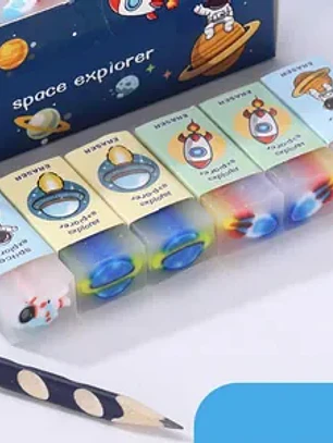 Borrachas de PVC em formato de sanduíche com desenhosdo espaço