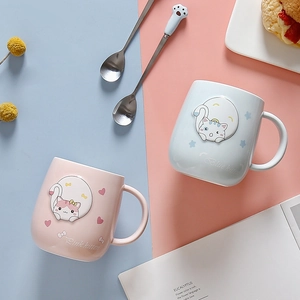 Caneca de cerâmica fofa com desenho de gato, colher, tampa e suporte para celular integrado 2
