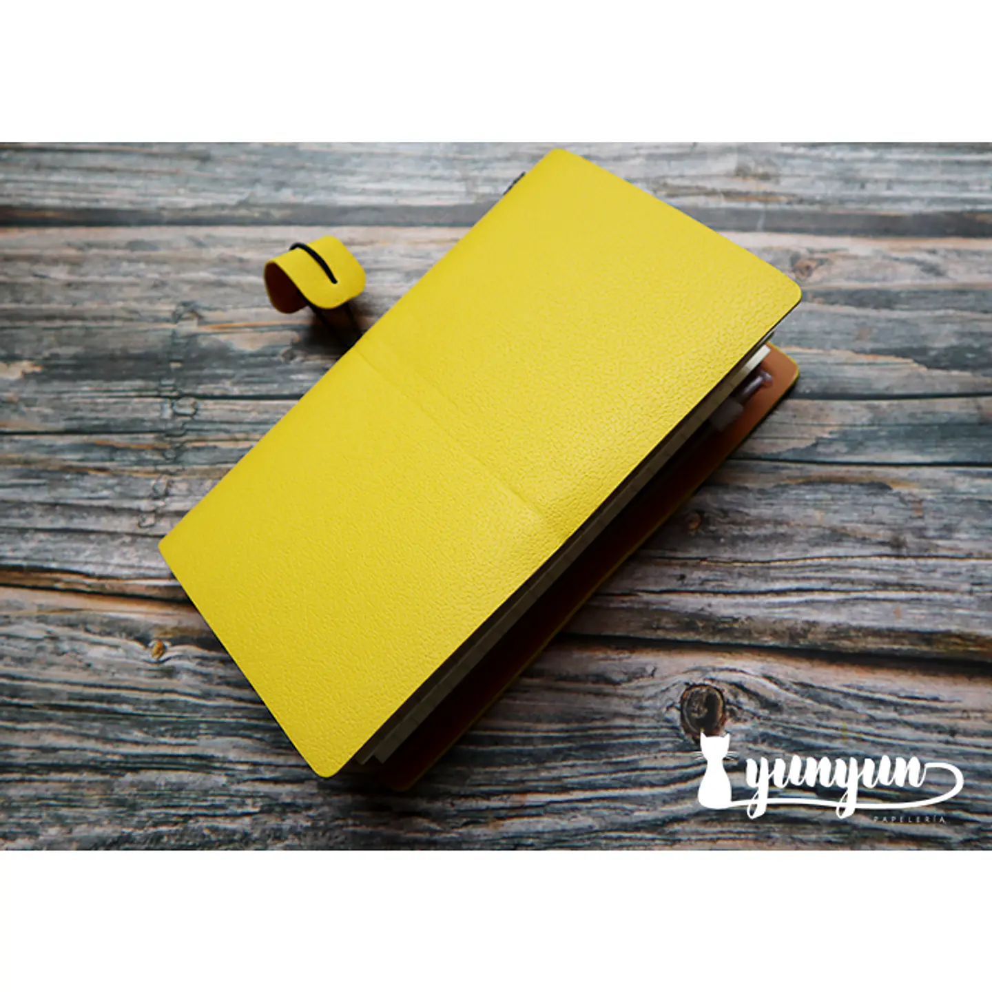 Traveler's Notebook - Amarillo 3