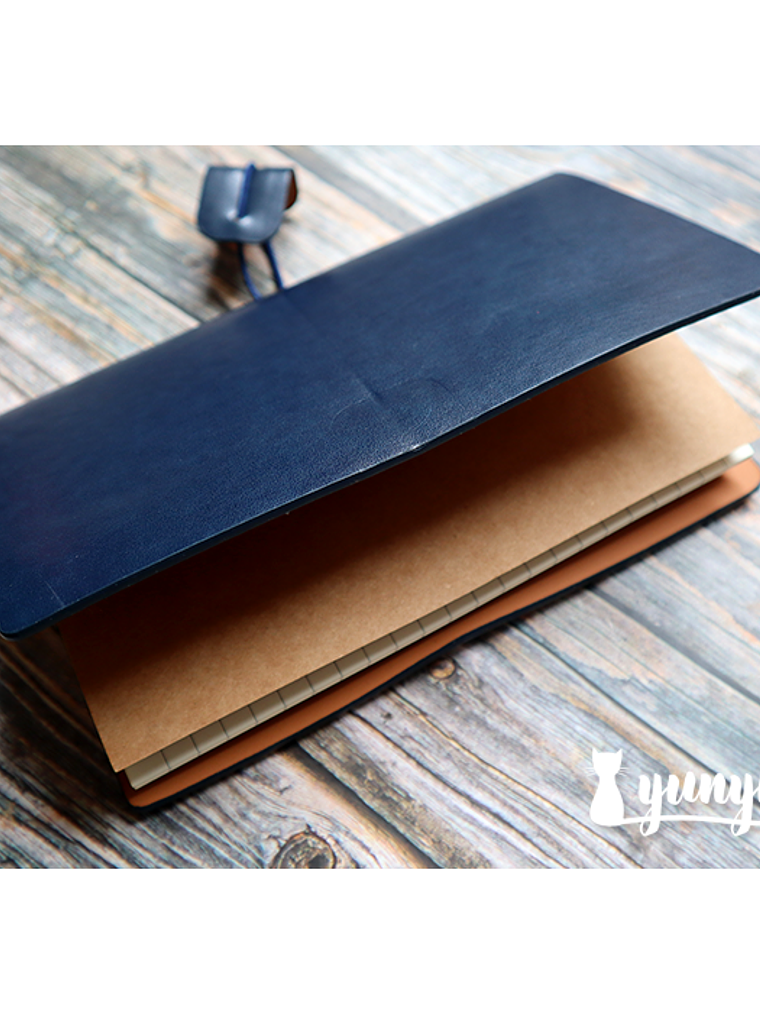 Traveler's Notebook - Azul marino 7