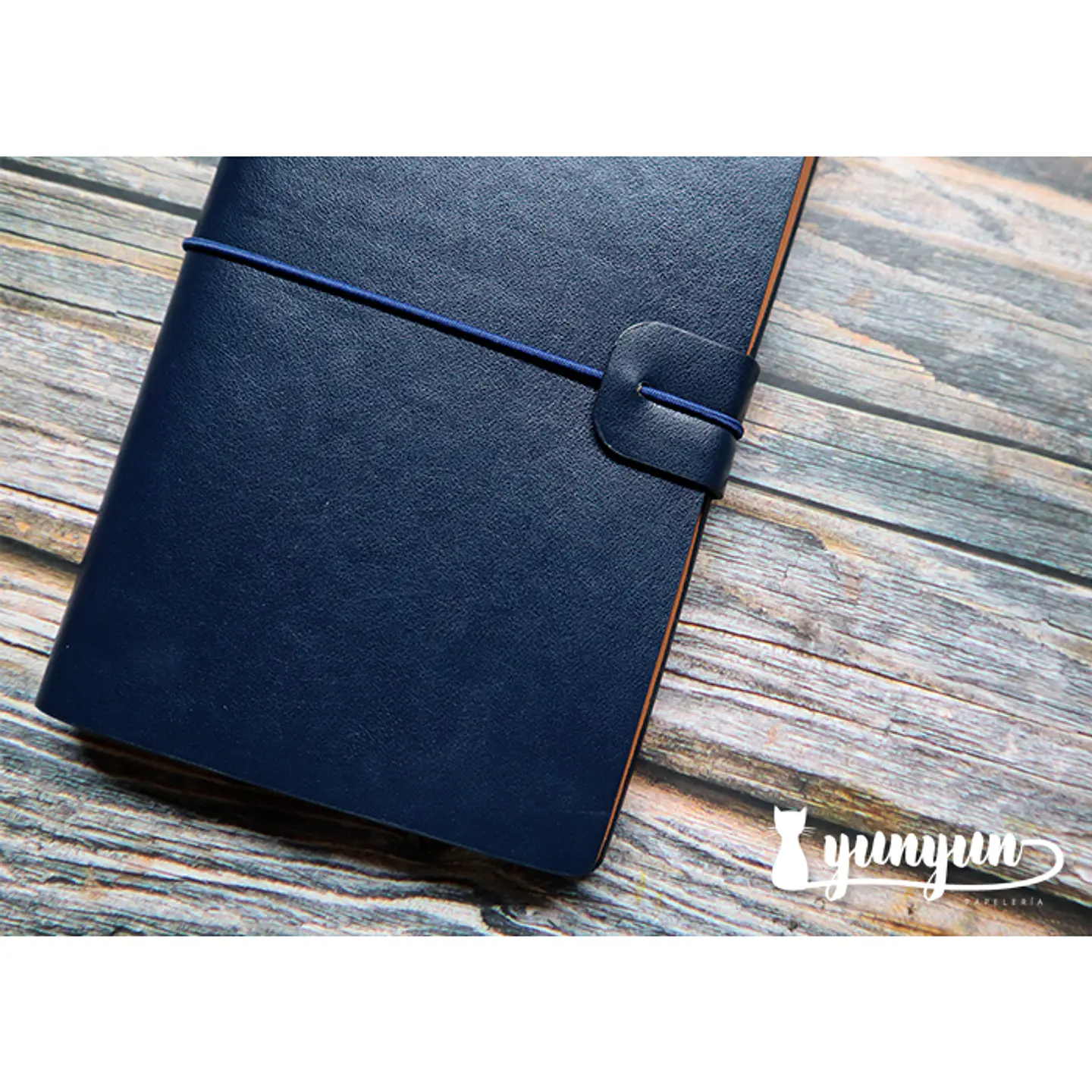 Traveler's Notebook - Azul marino 9