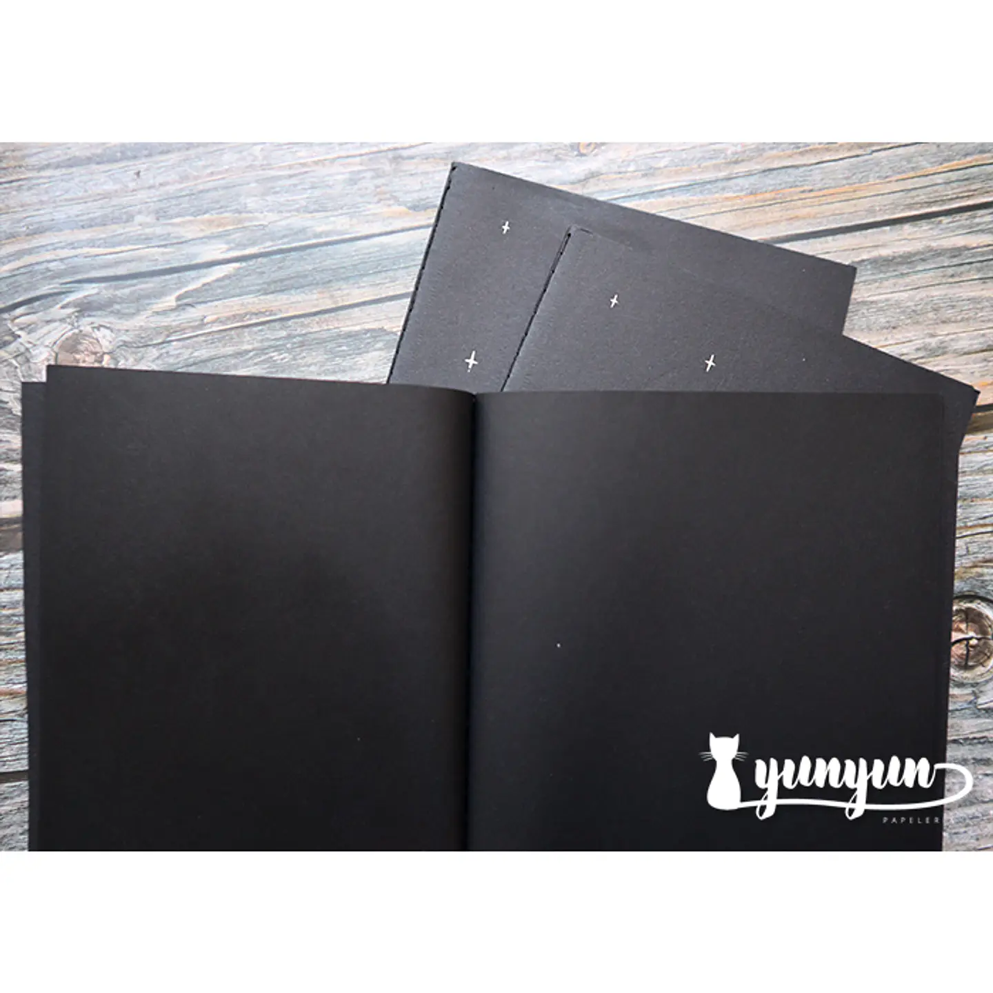 Libreta Hojas Negras - 25x18cm 2
