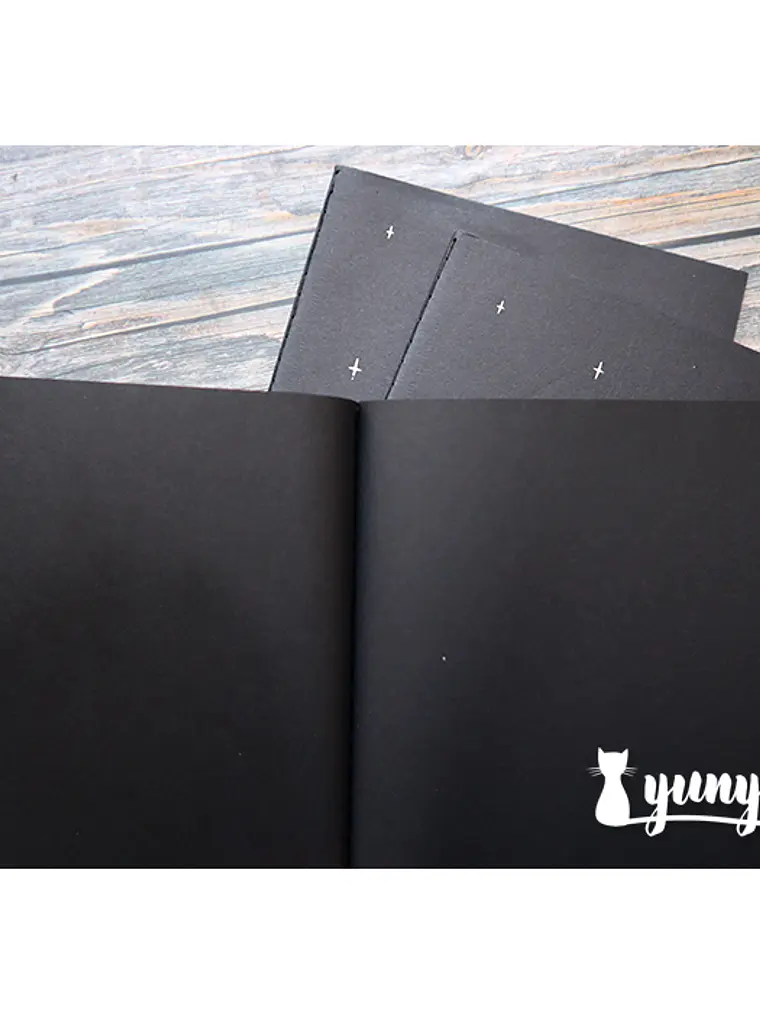 Libreta Hojas Negras - 25x18cm 2