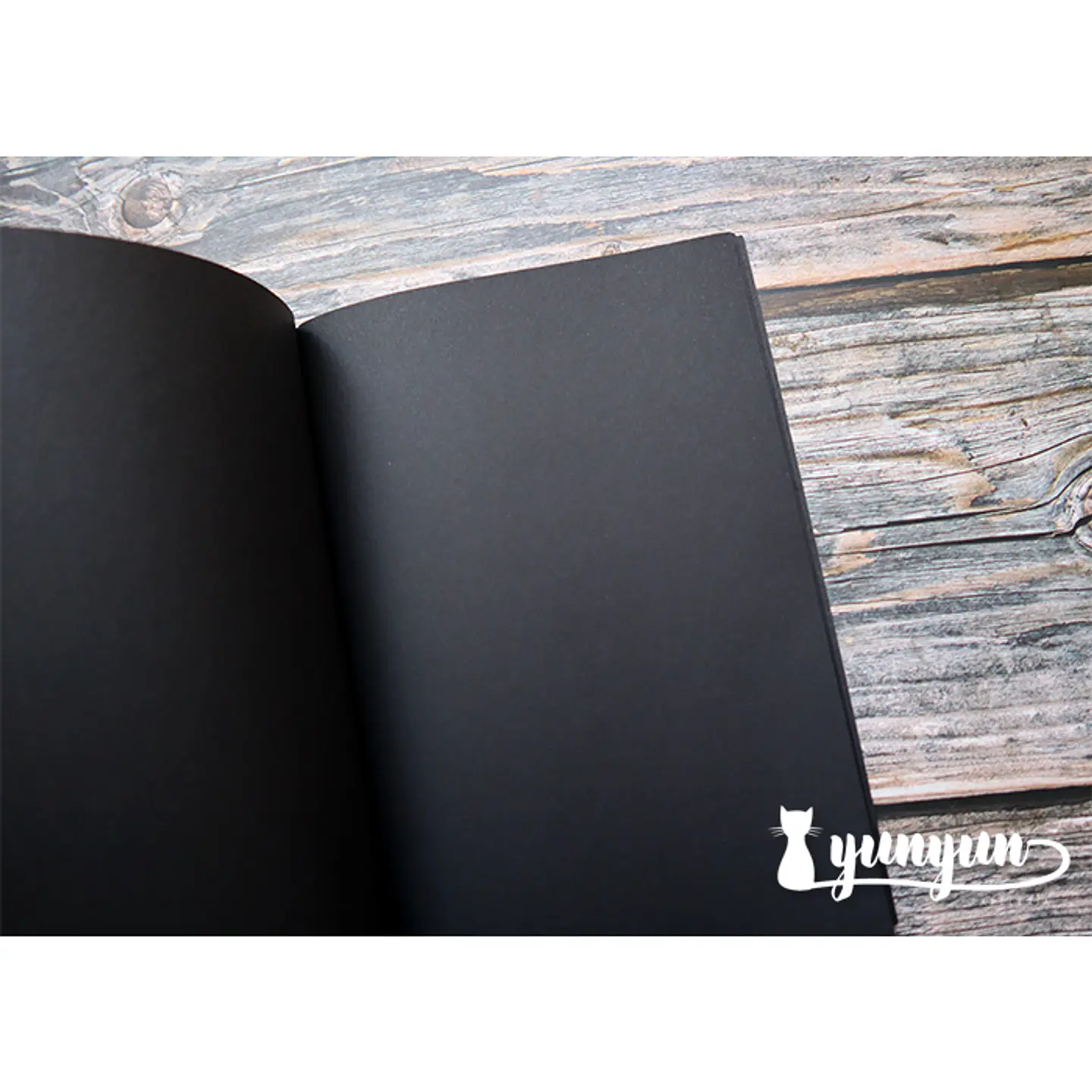 Libreta Hojas Negras - 25x18cm 4
