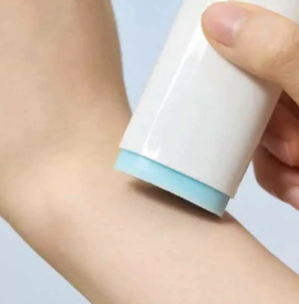 SKIN 1004 - Protector Solar en Barra Madagascar Centella Hyalu-Cica Silky-Fit Sun Stick [20g] 2