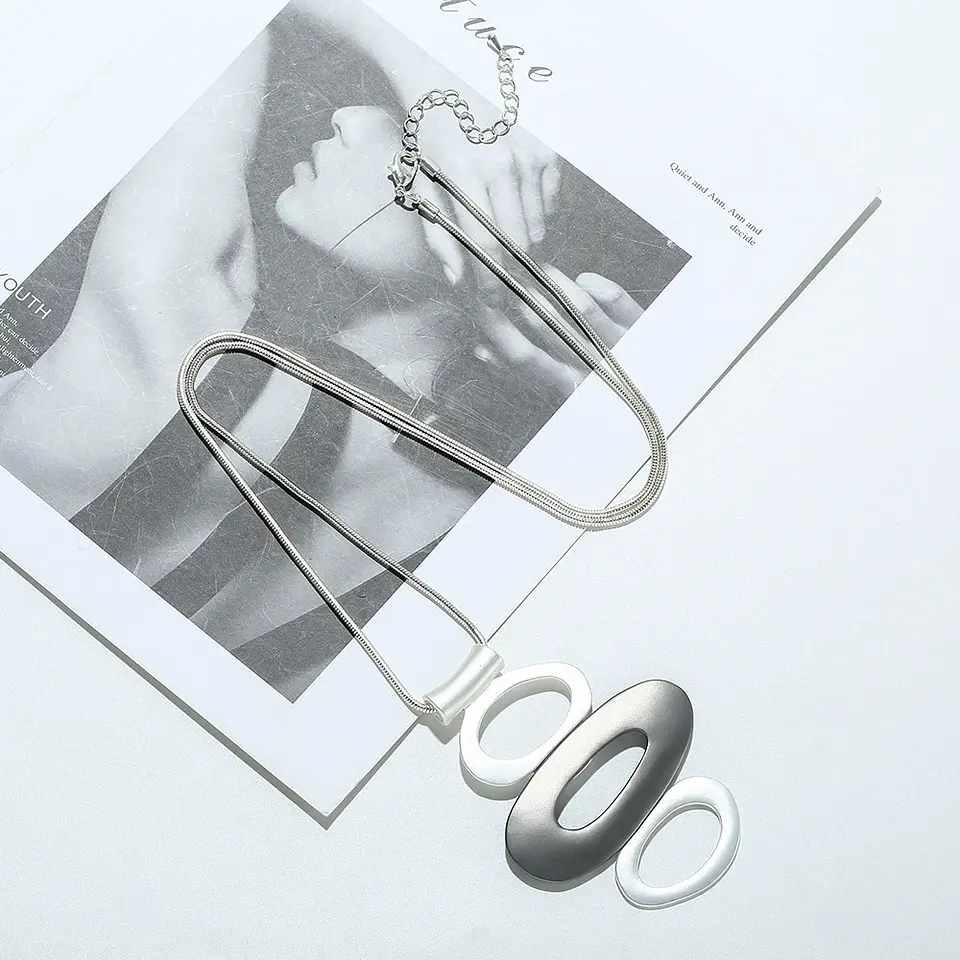 COLLAR 18 2