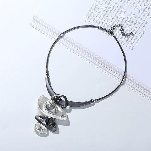COLLAR 19