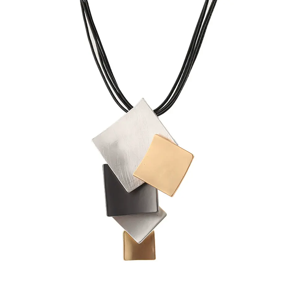 COLLAR 136 1