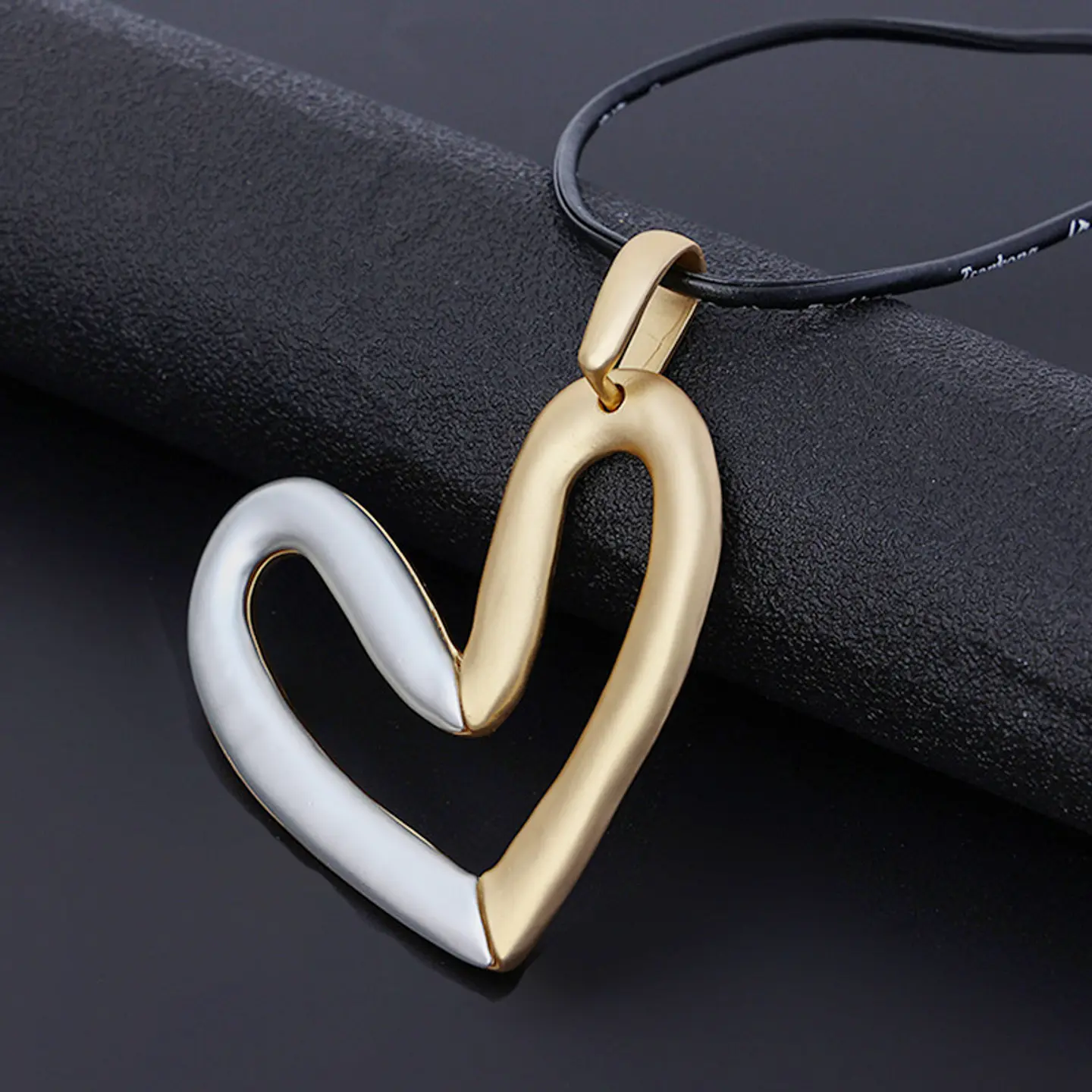 COLLAR 139 2