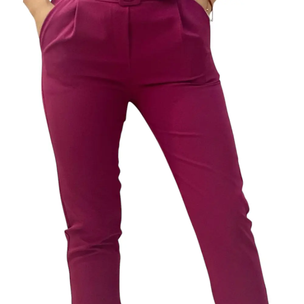 Pantalón con Cinturón Tiro Alto