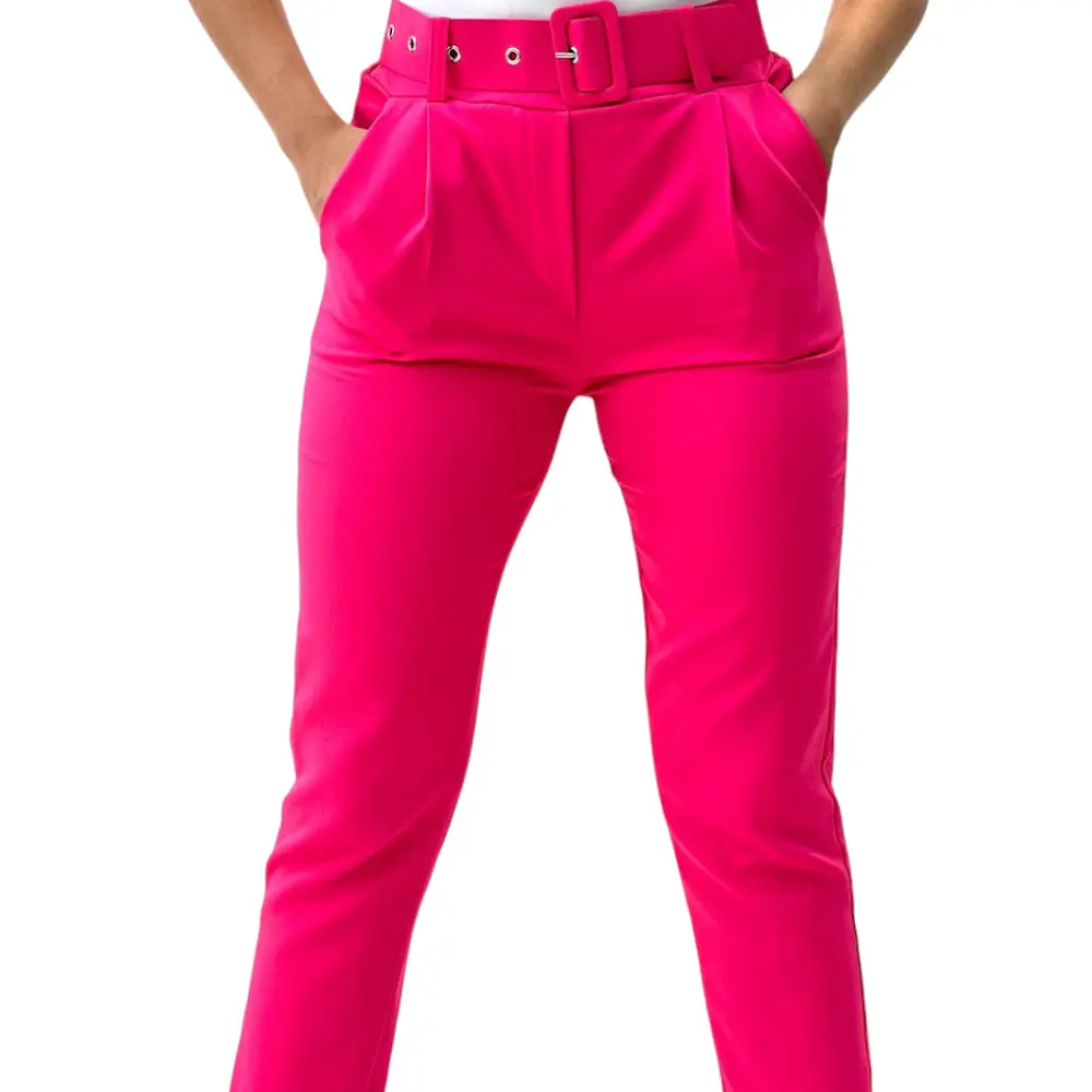 Pantalón con Cinturón Tiro Alto