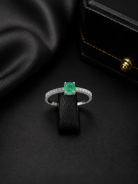 Anillo en Plata con Esmeraldas