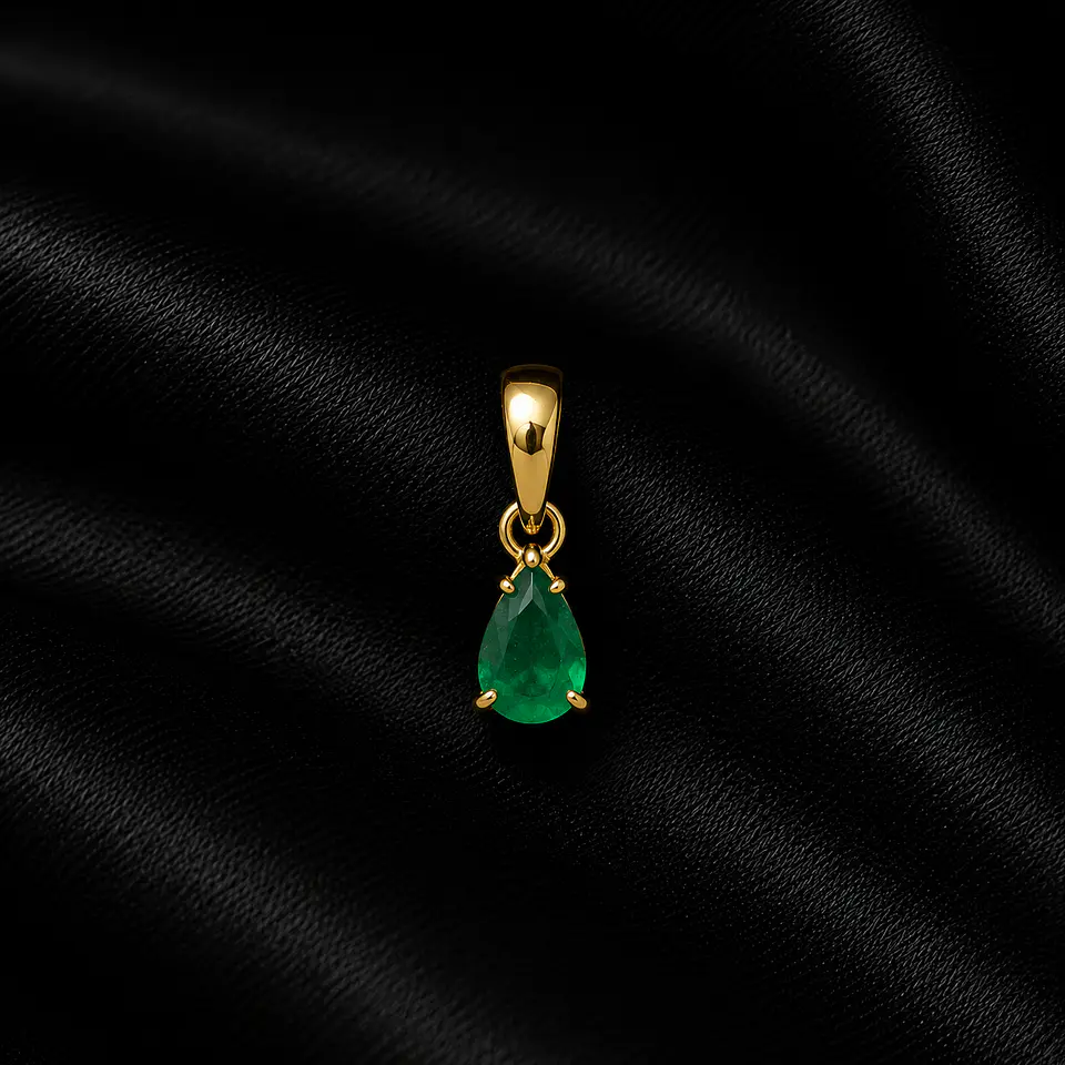 Dije en oro con esmeralda 1