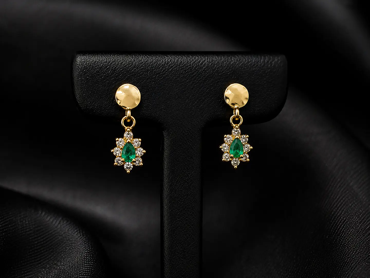 Aretes en oro con esmeralda  1