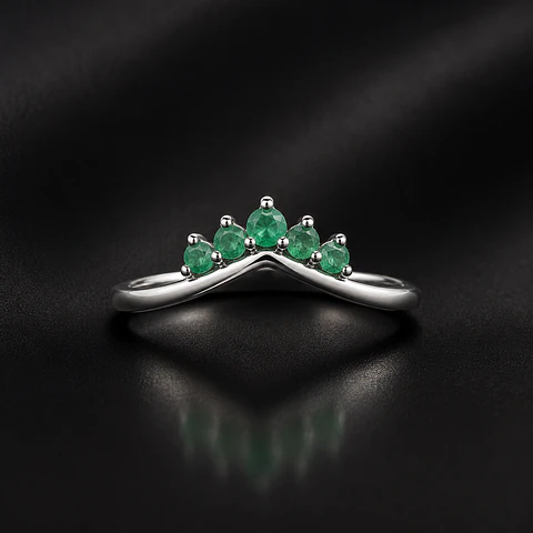 Anillo en plata con esmeraldas