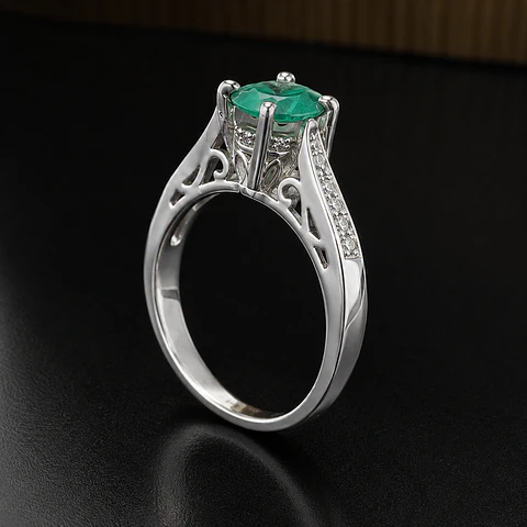 Anillo en plata con esmeraldas