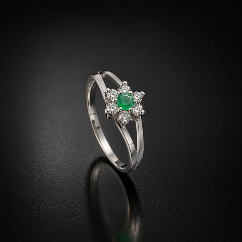 Anillo en plata con esmeraldas
