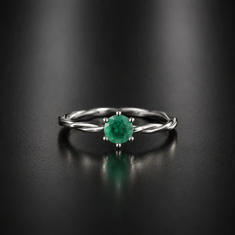 Anillo en plata con esmeraldas