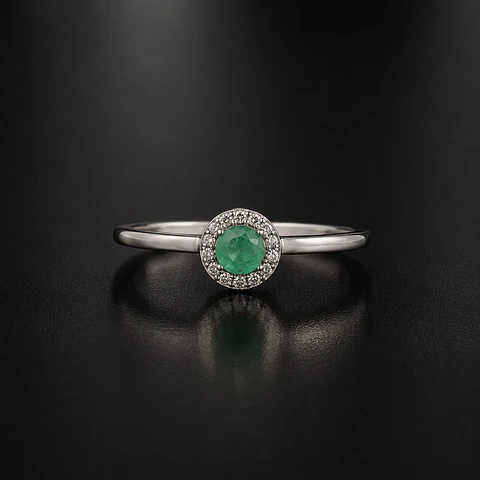 Anillo en plata con esmeraldas