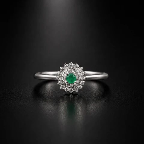 Anillo en plata con esmeraldas