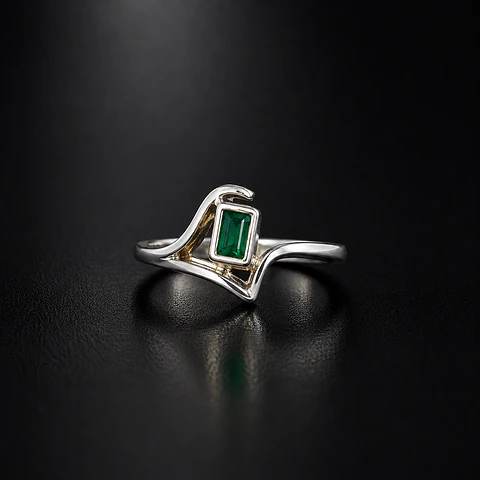Anillo en plata con esmeraldas