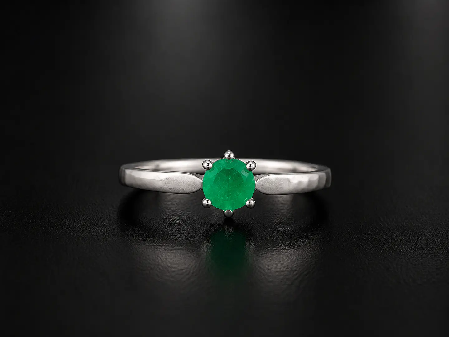 Anillo en plata con esmeraldas 1